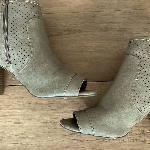 a.n.a. Memory Foam Zip Peep Toe Block Heel Booties - Picture 12 of 13